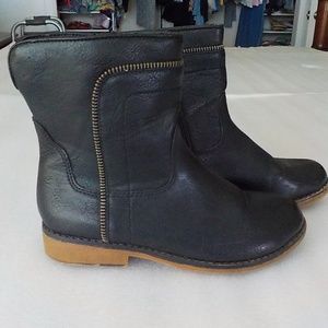 Black Vegan Leather Boots with Zipper Trim